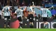 Argentina, con la luz de Messi, venció 2-1 a Australia y se metió entre los ocho mejores