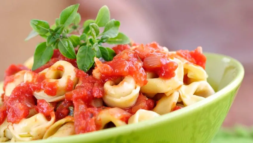 Cavatelli con pesto de albahaca y perejil