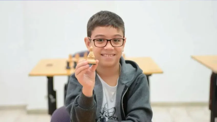 Otro batacazo de Faustino Oro: le ganó al número 2 del mundo en ajedrez en 3 minutos
