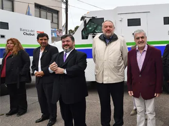 Mario Das Neves entrega nuevos camiones blindados al Banco del Chubut