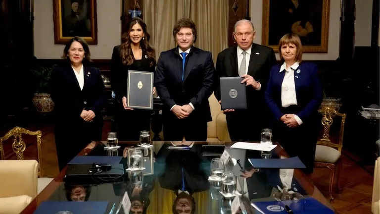 Javier Milei se reunió con la secretaria de Seguridad de Estados Unidos 