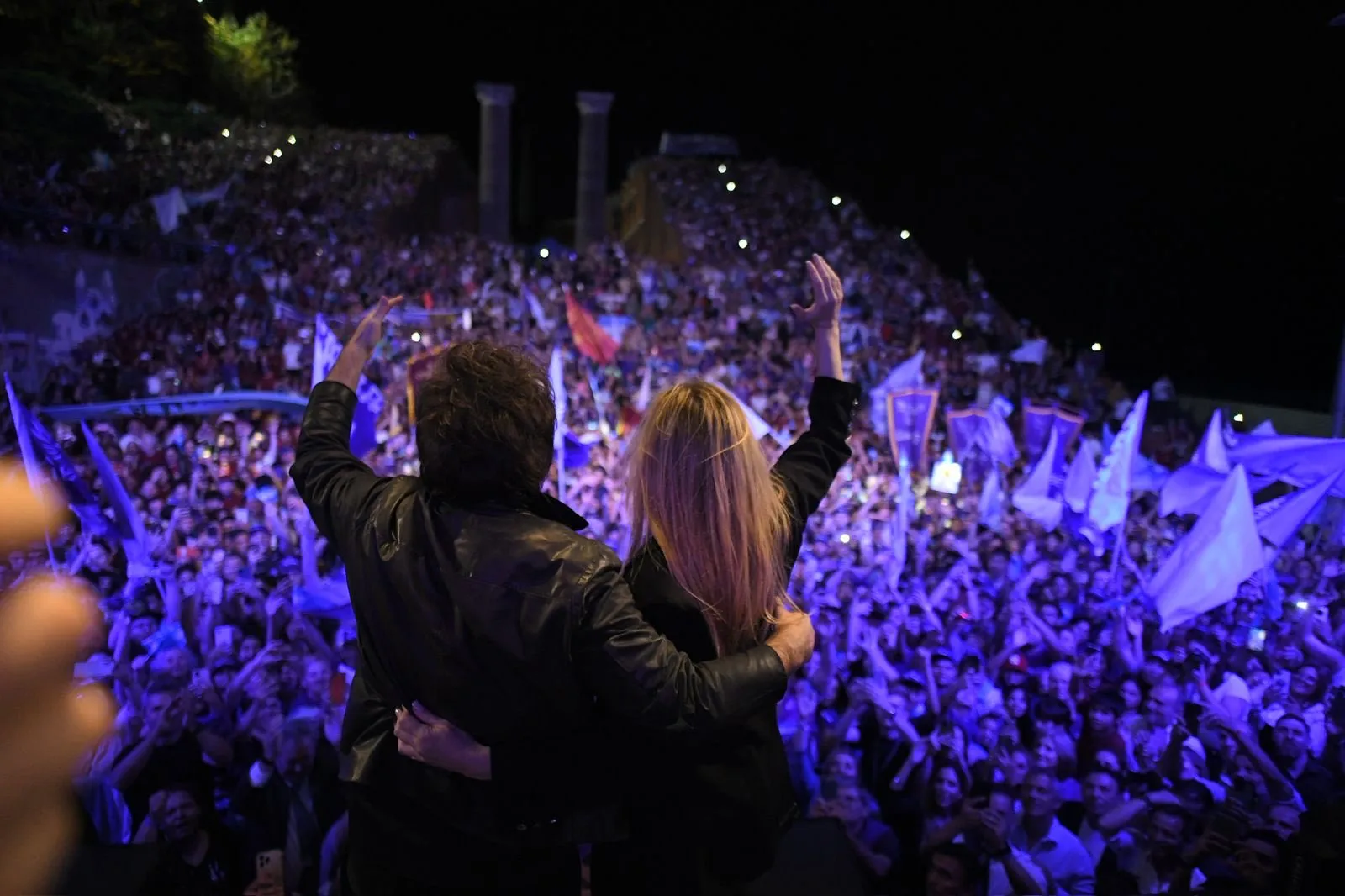 En el cierre de campaña, Milei pidió el voto para tener un Congreso no "destituyente" que lo acompañe en el cambio de Argentina