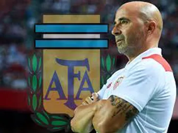 Sampaoli aseguró que no deja al Sevilla por un club,sino por «su selección»