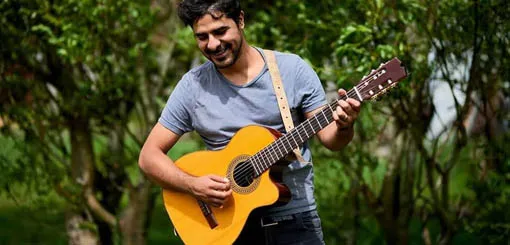 El músico Ariel Arroyo ofrecerá un espectáculo y taller de canciones