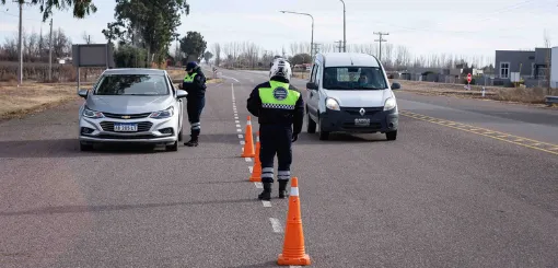 La policía de Mendoza controla los accesos a Alvear durante las 24 horas