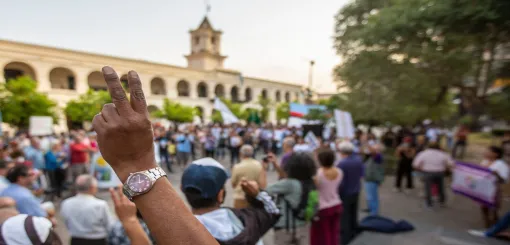 Dolores Plaza: «Como periodistas debemos colaborar con la paz social»