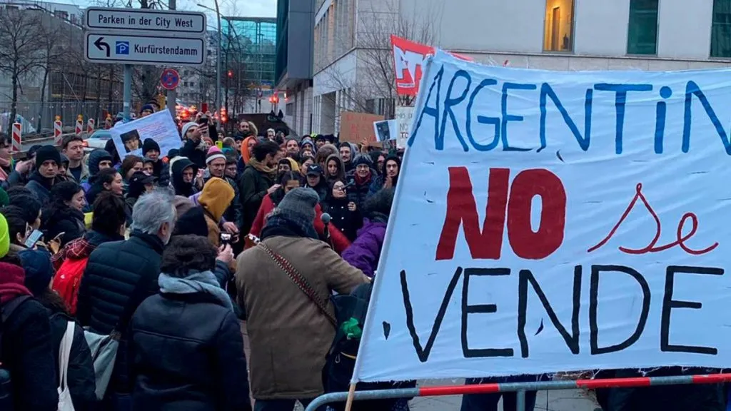 Se vende casa de pueblo, Cartel realizado con la aplicación…