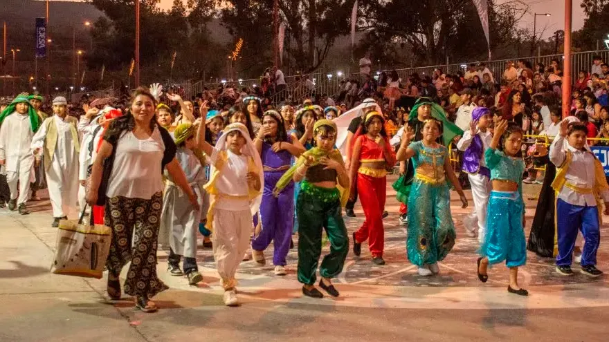 Comenzó la Fiesta Nacional de los Estudiantes con el tradicional desfile "Bienvenida Primavera"