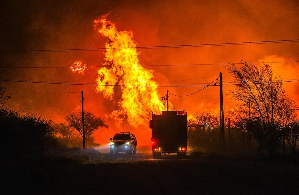 Detuvieron a un hombre con bidones de combustible en su poder