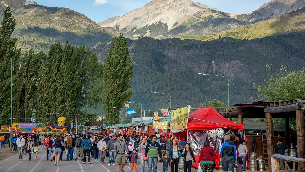 Chubut: todo listo para una nueva edición de la Fiesta de la Fruta Fina en El Hoyo