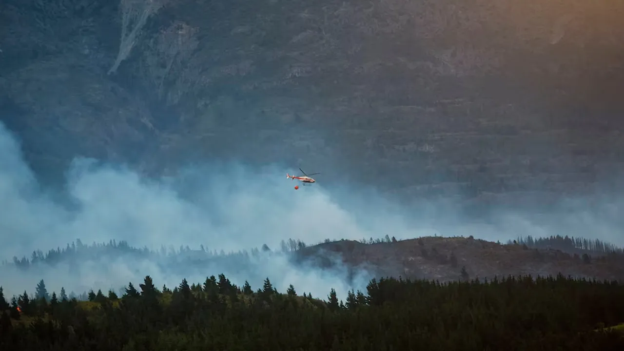 Continúa activo el incendio en Epuyén: unas 3.075 hectáreas ya fueron consumidas por el fuego