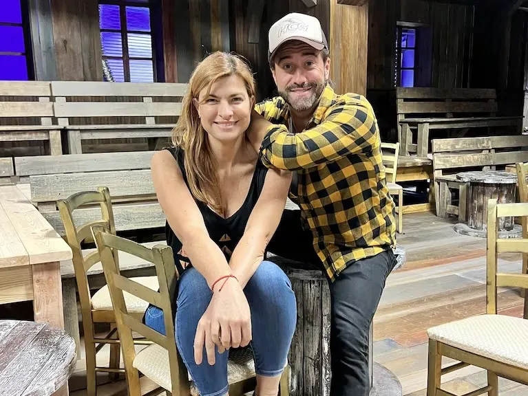 Mariano Chiesa y Constanza Espejo traen la obra El Huevo en julio al teatro Regina