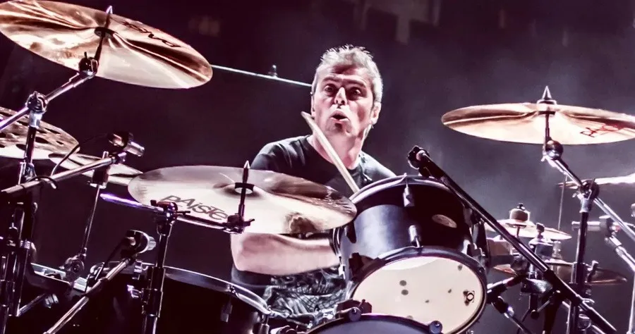 Gustavo Rowek: "Aprendí a tocar la batería con los discos de Black Sabbath"