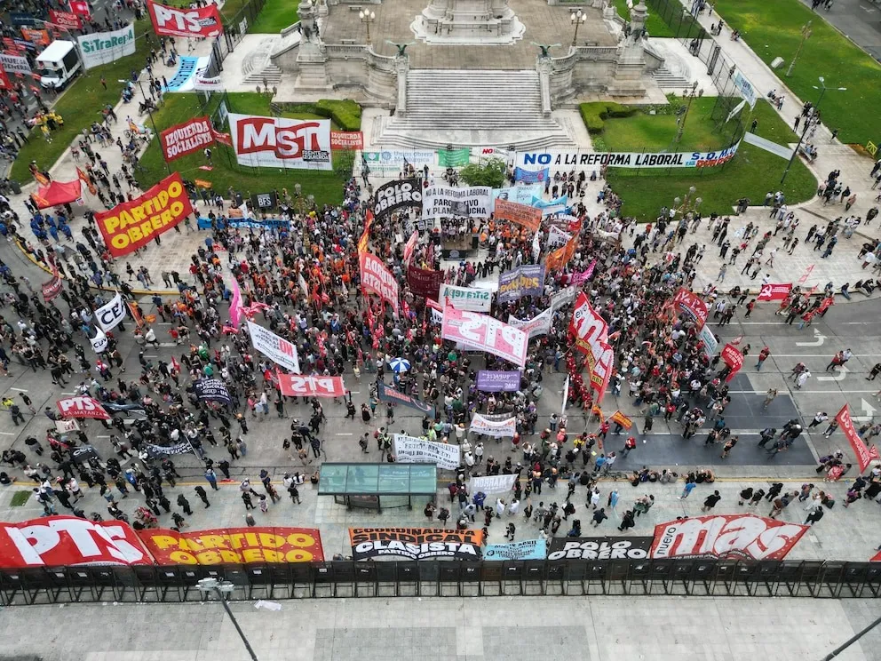 Con incidentes y detenidos, Diputados debate la ley de modernización laboral