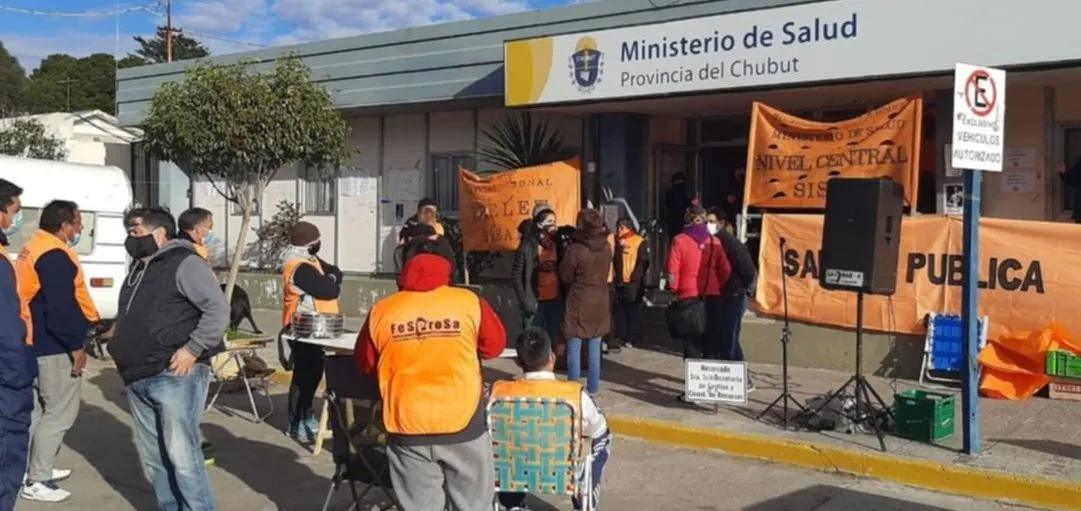 Tras la vigilia, hoy habrá movilización de trabajadores de Salud en Rawson