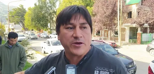 Trabajadores Viales continúan su reclamo por sueldos atrasados.