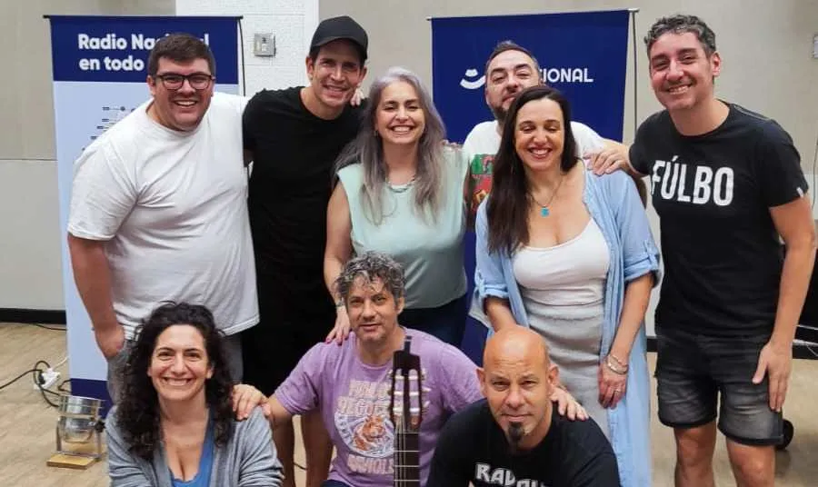 Los Raviolis visitaron el estudio de Am 870 y cantaron sus clásicos de rock infantil