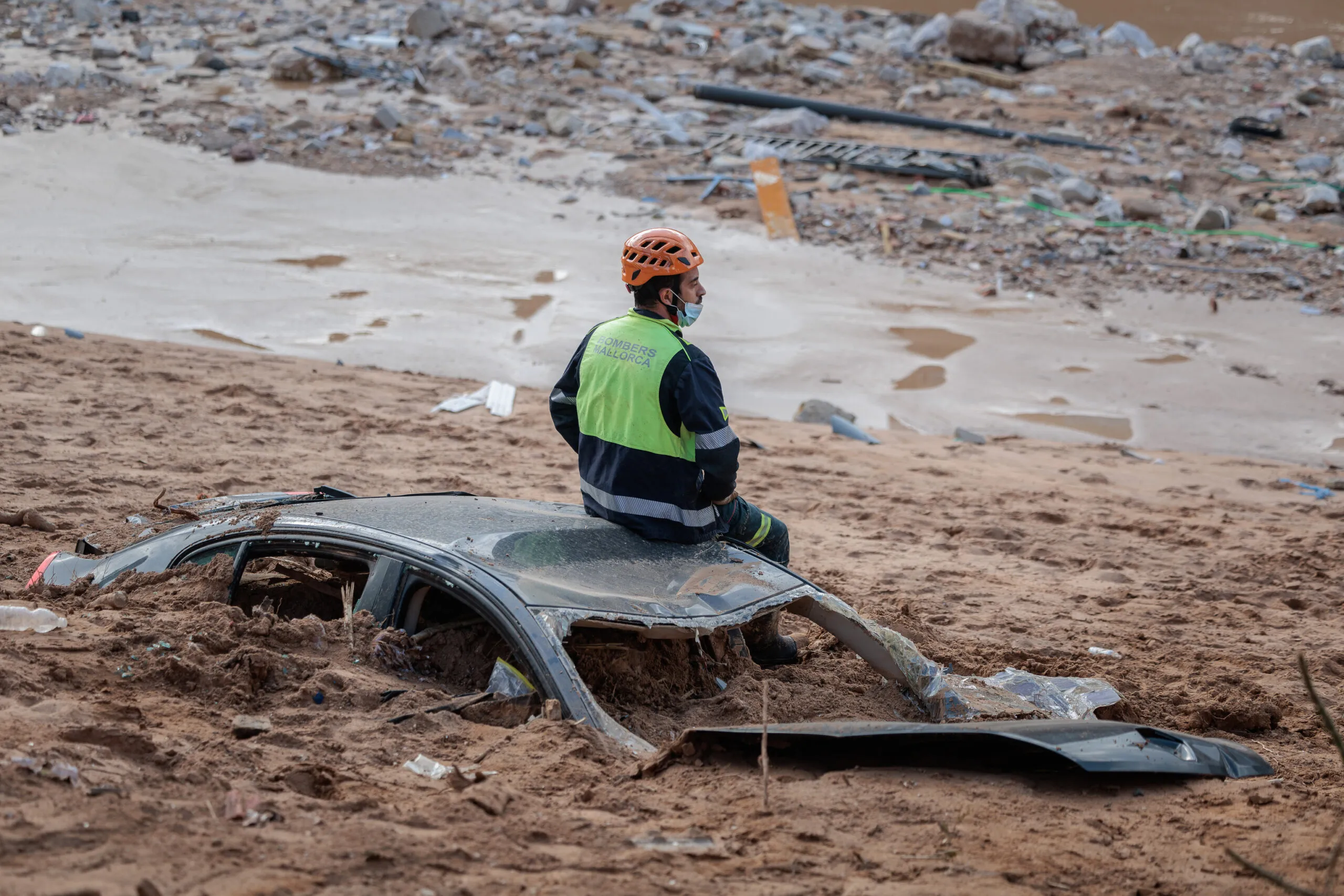 El testimonio del argentino que ayuda a reconstruir hogares en Valencia tras la DANA