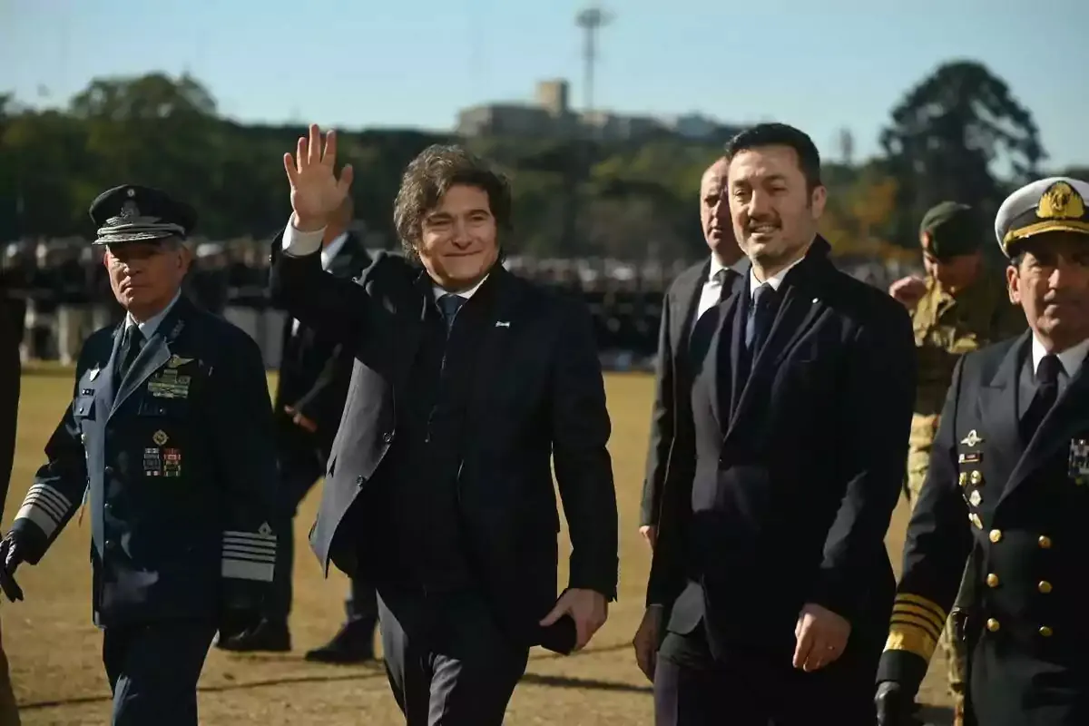 El Presidente encabezó la ceremonia por el Día de la Bandera