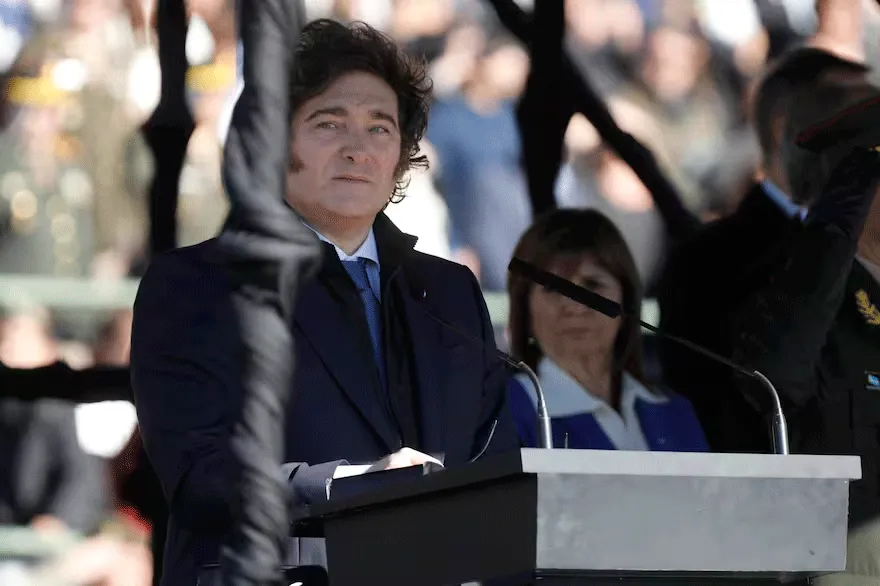 El Presidente encabezó la ceremonia por el Día de la Bandera