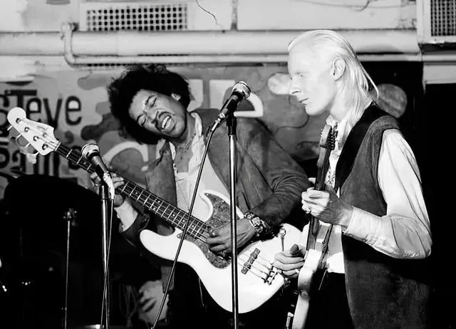 Jimmy Hendrix y Johnny Winter, en una colaboración especial Jimmy Hendrix y Johnny Winter, en una colaboración especial