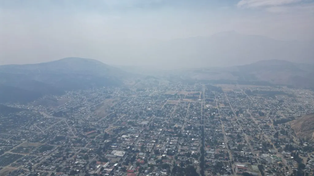 En la ciudad de Esquel se observa desde esta mañana el humo como consecuencia del incendio en el Parque Nacional Los Alerces.
