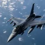 El gobierno cerró la compra de aviones F-16