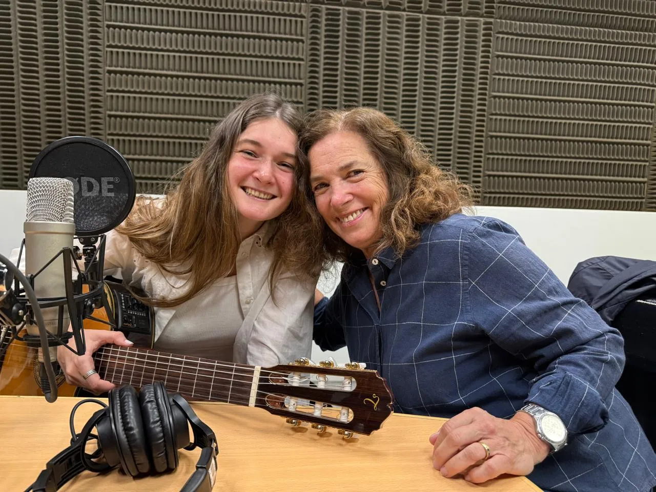 Maggie Cullen presenta su nuevo álbum "Décimas" en Soy Nacional Maggie Cullen presenta su nuevo álbum "Décimas" en Soy Nacional