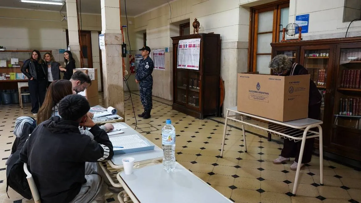 Curiosidades de un acto eleccionario que tuvo un desarrollo impecable en todo el país